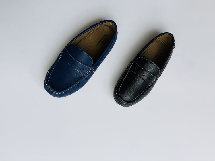 Picture of 562D- BOYS BOAT/ LOAFER SHOES IN WHITE/BLACK NAVY